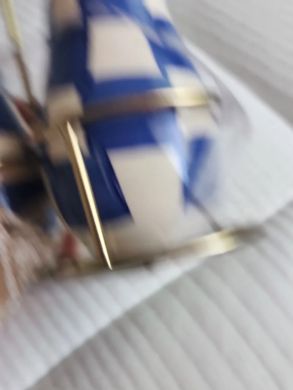 N/A blue white